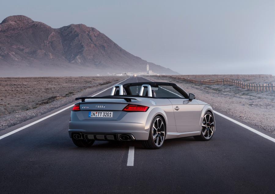  Audi TT RS Roadster (8S) 2016 года  (WW) (фото 2 из 57)